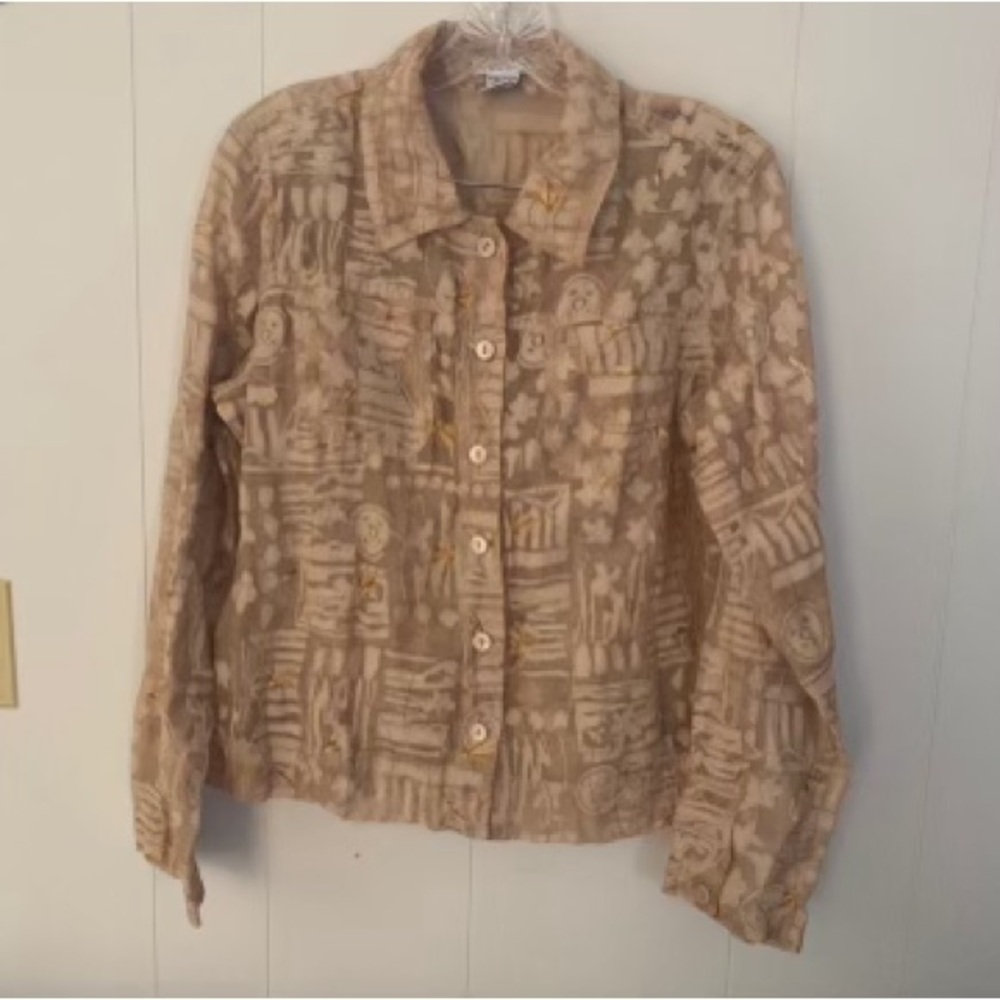 Excellent Preowned Condition Erin London Blouse Size M. Very Cute.